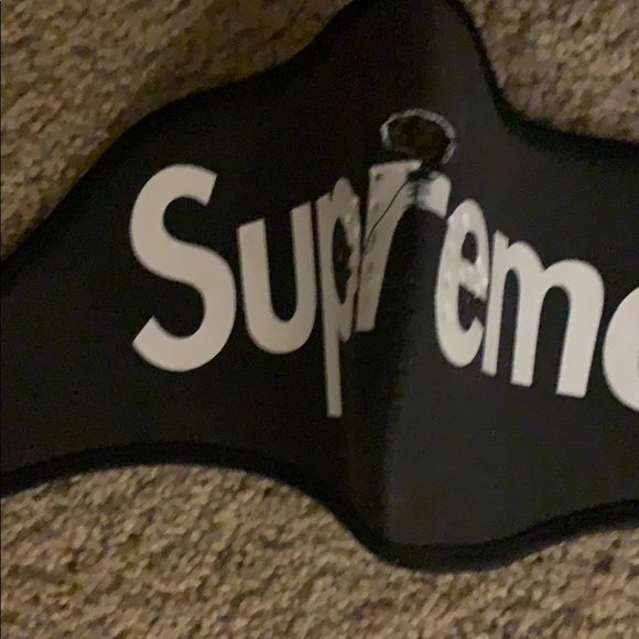 Supreme face mask - Picture 4 of 5
